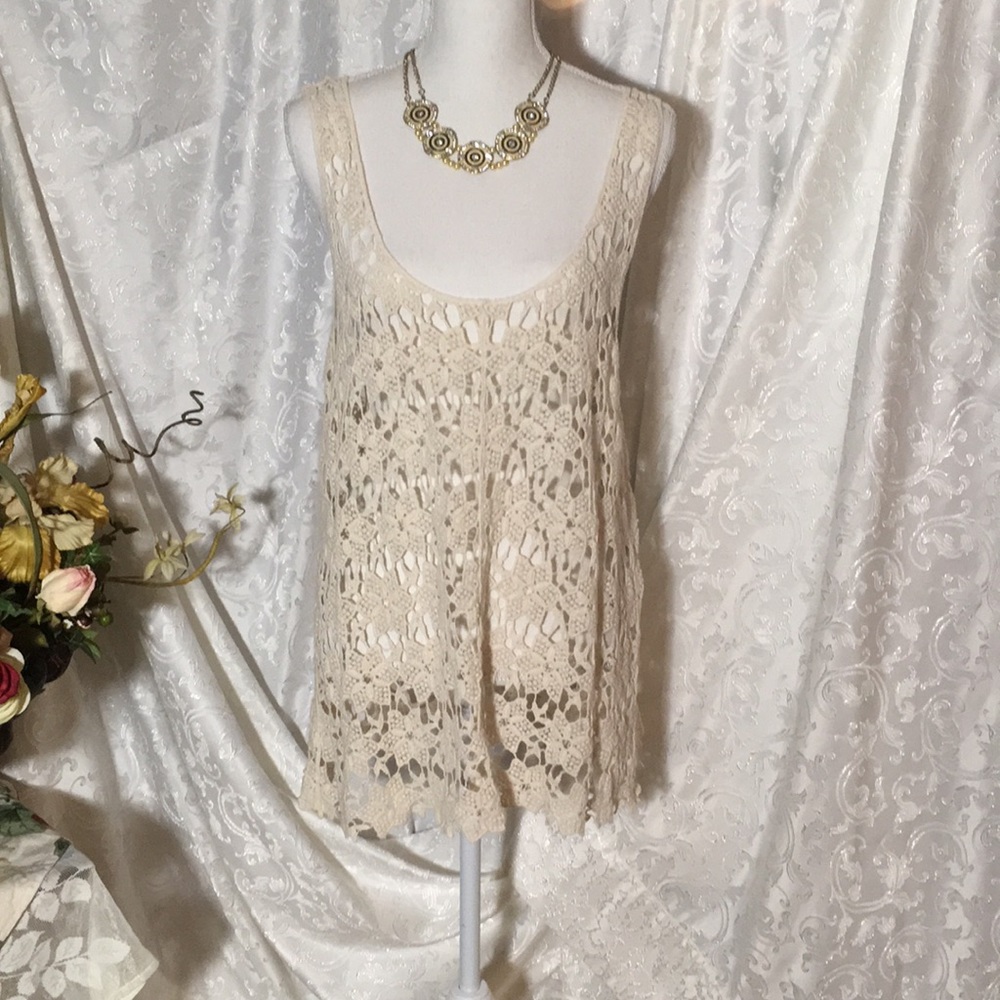 Charming Charlie crocheted overlay in EUC!